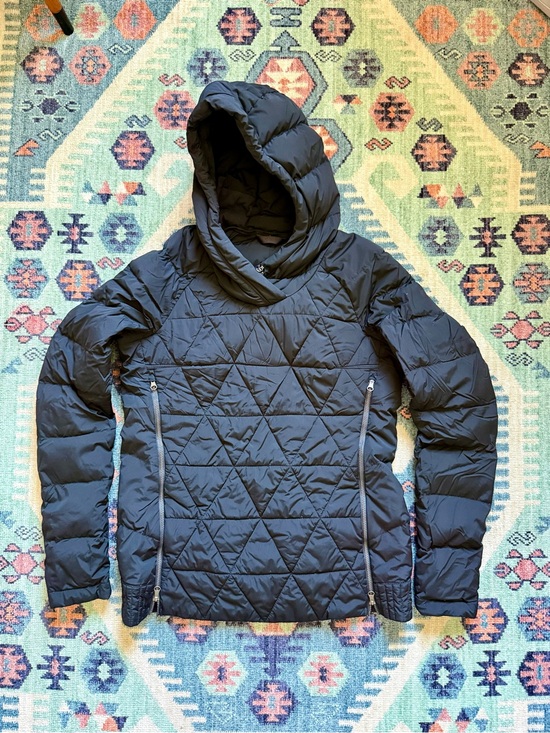 Jackets & Blazers - LULULEMON Fluffed Up Black Down Pullover